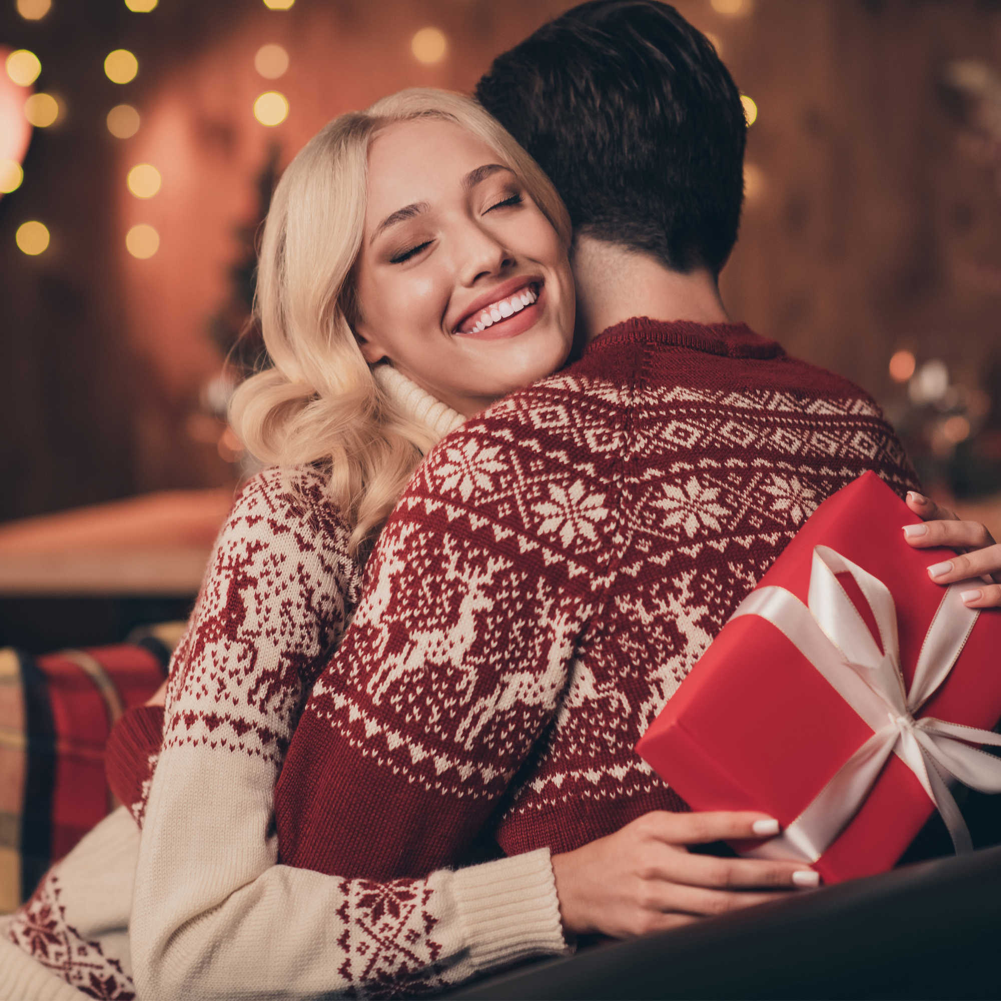 Christmas couple FIRMEDIA Roman Samborskyi shutterstock com