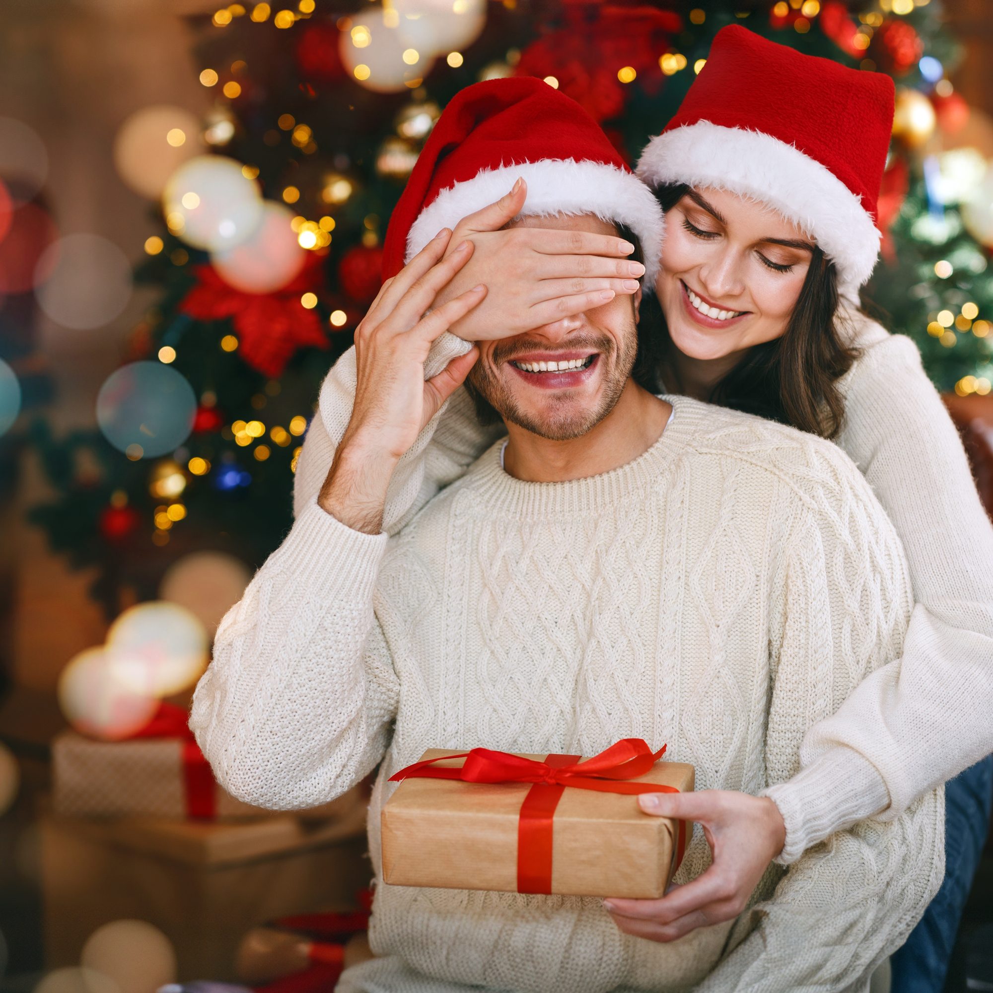 Christmas couple FIRMEDIA Prostock-studio shutterstock com